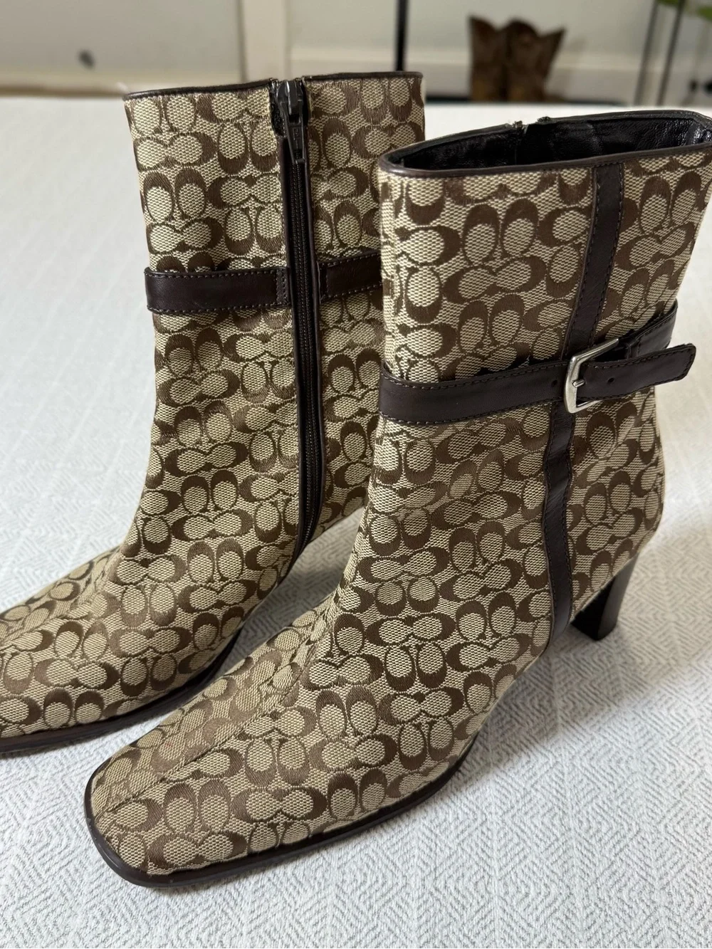 Vintage Coach Signature Bibi Canvas Ankle Bootie Beige Brown Buckle Zip 8.5